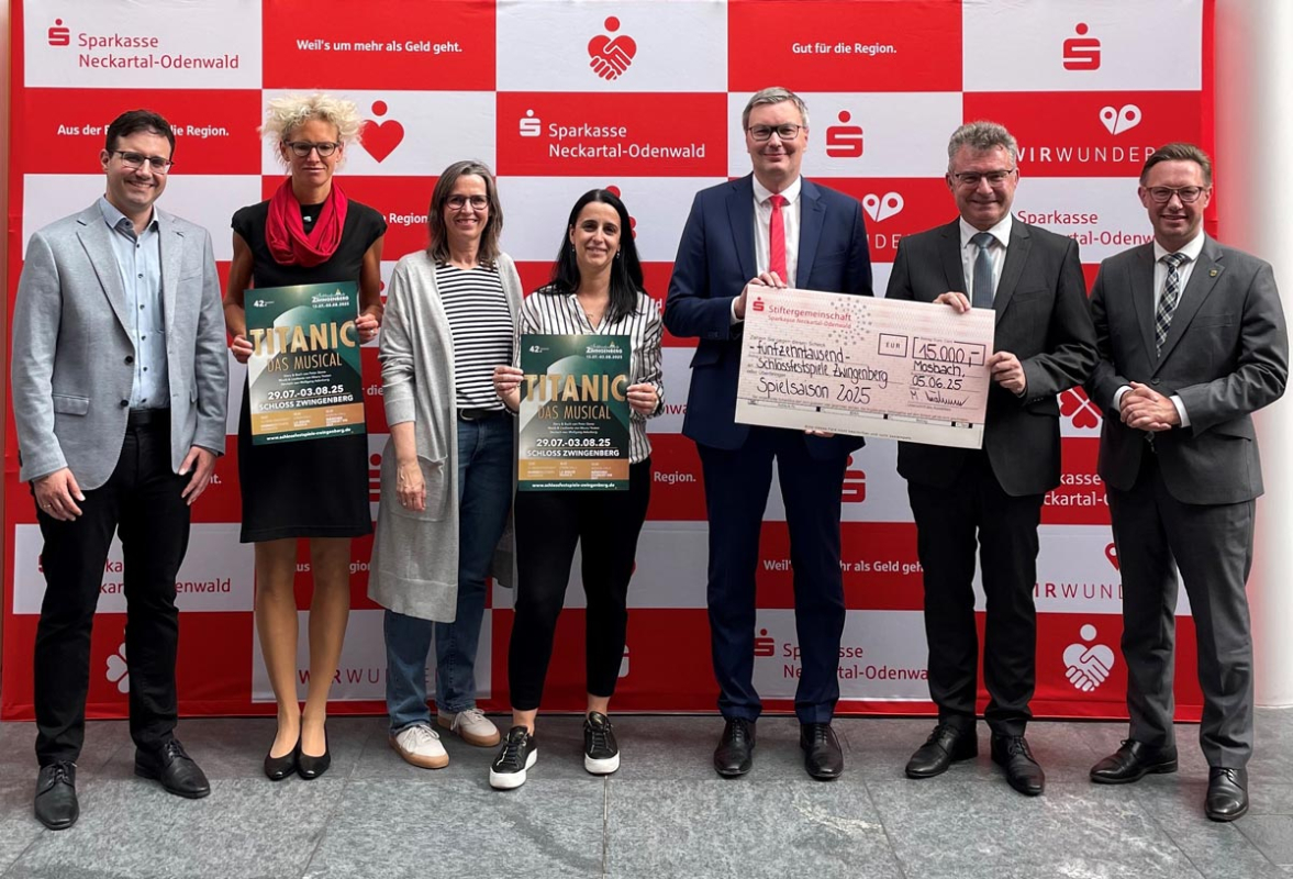 15.000 Euro spendete die Stiftergemeinschaft Sparkasse Neckartal-Odenwald für die diesjährige Spielzeit der Zwingenberger Schlossfestspiele.