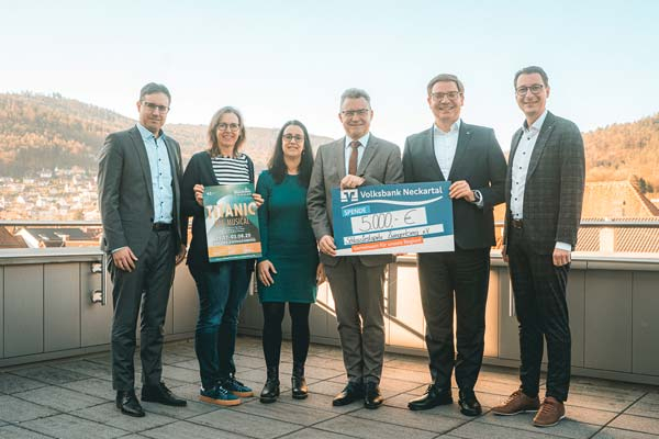 Spendenübergabe mit Landrat Dr. Achim Brötel und der Volksbank Neckartal