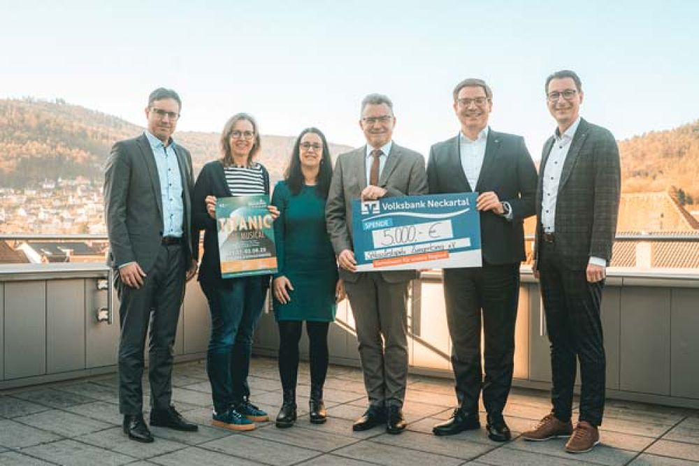Spendenübergabe mit Landrat Dr. Achim Brötel und der Volksbank Neckartal
