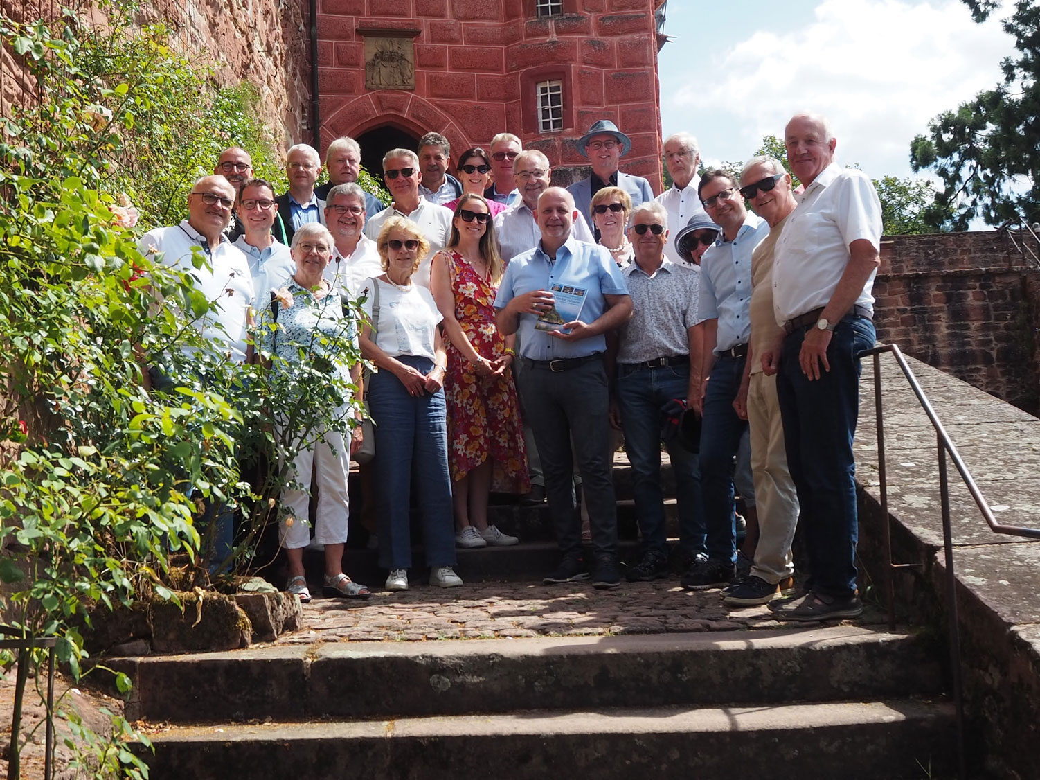 Treffen der ehemaligen Bürgermeister des Neckar-Odenwald-Kreises (mit Begleitung) auf Schloss Zwingenberg.