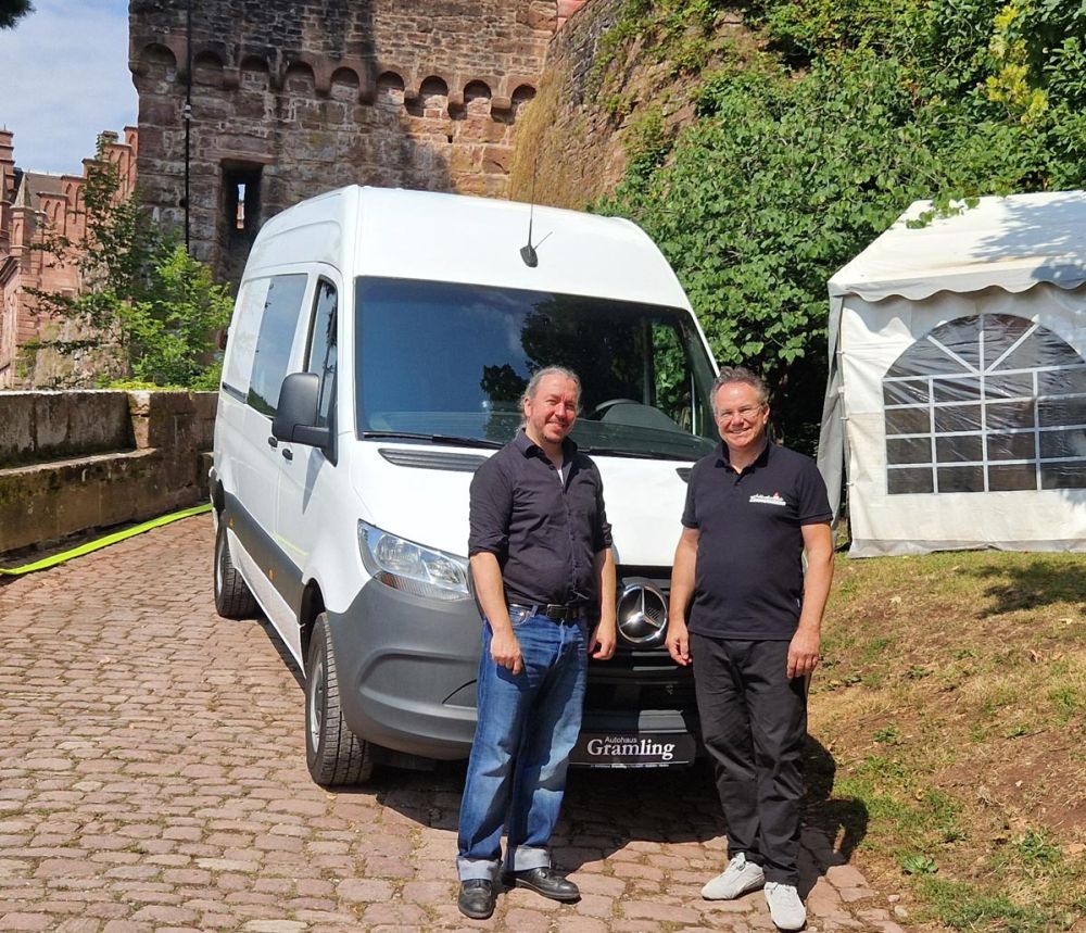 Seit über 26 Jahren unterstützt das Autohaus Heinrich Gramling die Zwingenberger Schlossfestspiele: (v. l.) Geschäftsführer Felix Gramling, Intendant Rainer Roos Seit über 26 Jahren unterstützt das Autohaus Heinrich Gramling die Zwingenberger Schlossfestspiele: (v. l.) Geschäftsführer Felix Gramling, Intendant Rainer Roos